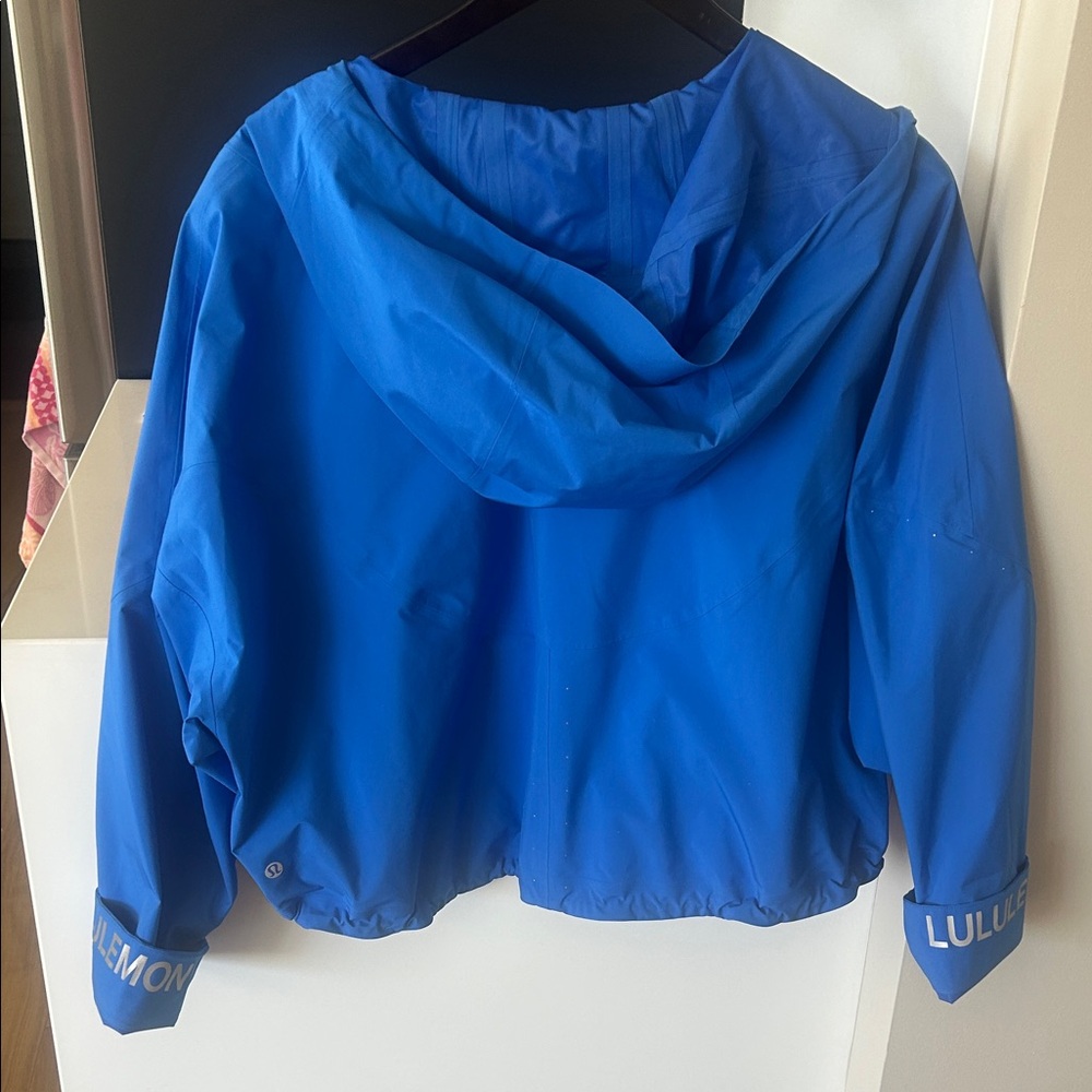 EUC lululemon athletica Vibrant Blue Lightweight Hooded Utility Jacket - Picture 3 of 5